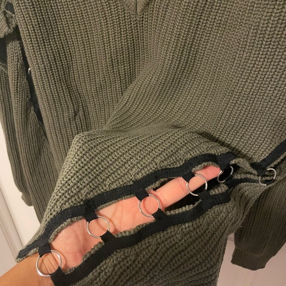 Brand new sweater - Picture 2 of 4